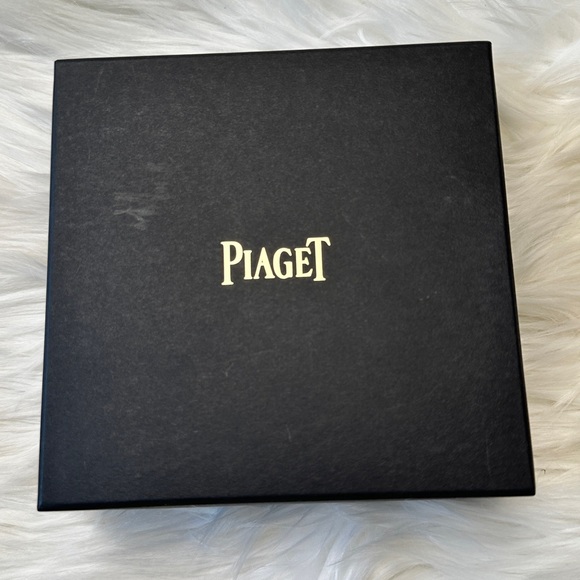 PIAGET
Sunlight 18k Rose Gold Mother of Pearl & Diamond Pendant Necklace - Picture 8 of 8